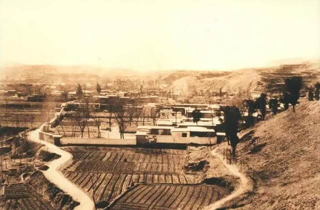 3月23日，毛主席和中央軍委領導以及警衛團、工作人員從西柏坡出發了