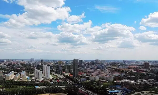 3月24日，隊伍繼續朝北平(今北京市)行進。車隊經過望都到達保定市，河北省委書記林鐵組織人員接待了毛主席等中央領導同志。